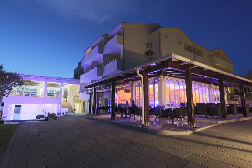 Hotel Vila 4M Ražanac 외부 사진
