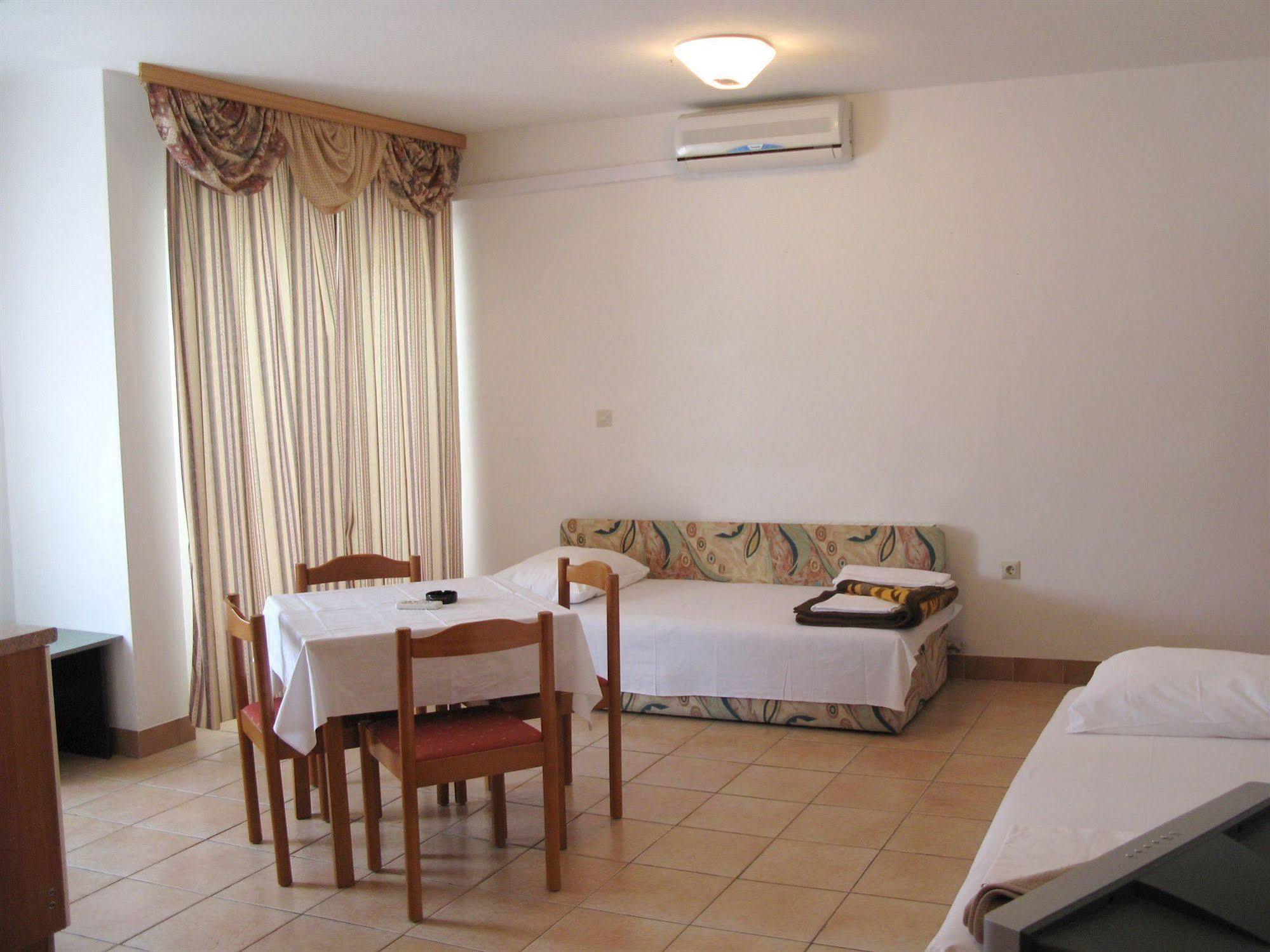 Hotel Vila 4M Ražanac 외부 사진